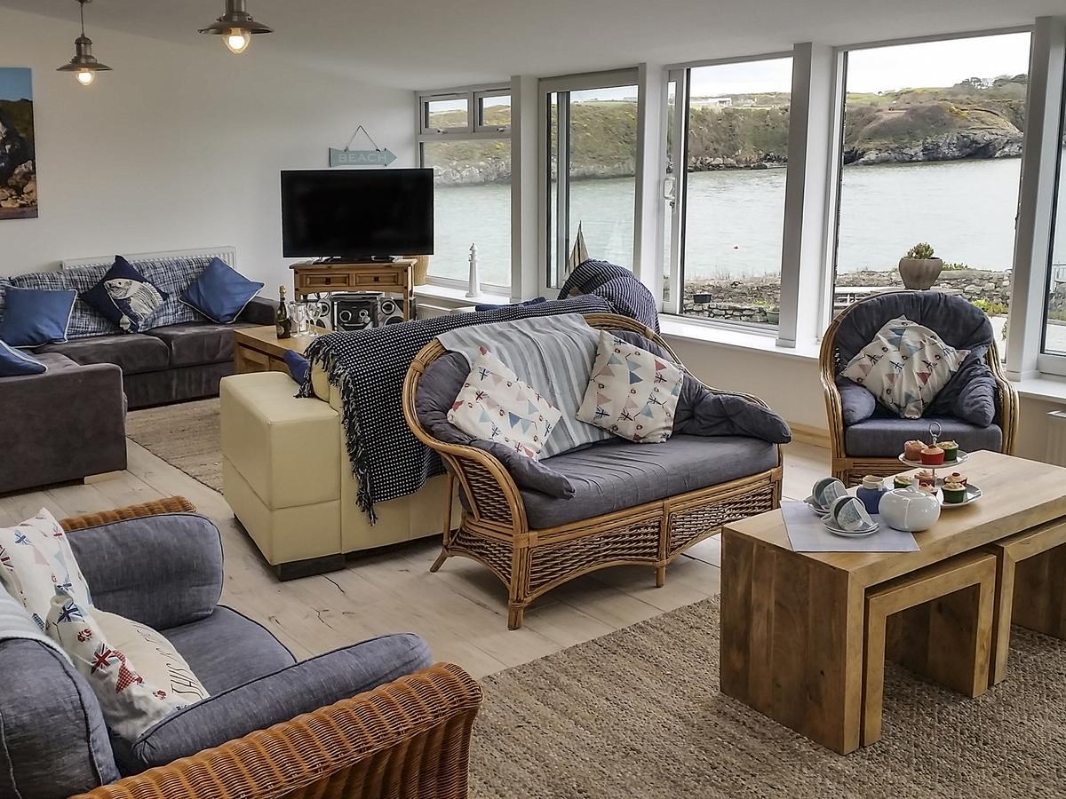 Angorfa Villa Cemaes Bay Bagian luar foto